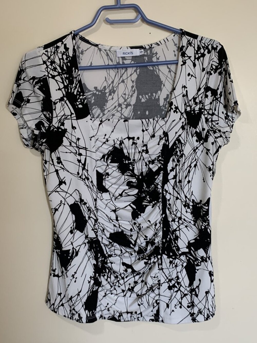 Ricki's Abstract Women's Top - Black & White T-Shirt - Size M - Low Neck